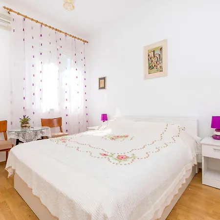 Apartments Makarska Beach * Макарська