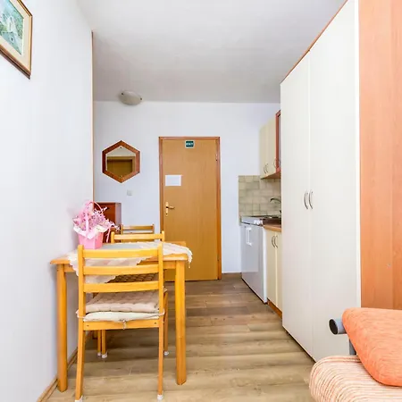 Apartments Makarska Beach * Макарська