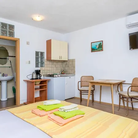 Апартаменти Apartments Makarska Beach *