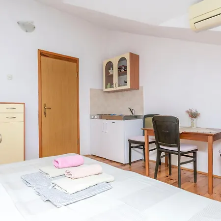 דירה Apartments Makarska Beach מאקרסקה